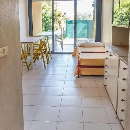 Bilocale Con Giardino A 100 Mt Dal Mare Di - M053 *