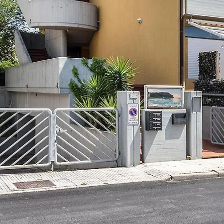 Bilocale Con Giardino A 100 Mt Dal Mare Di - M053 شقة *